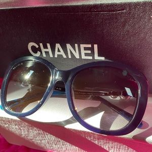 CHANEL double pearl sunglasses